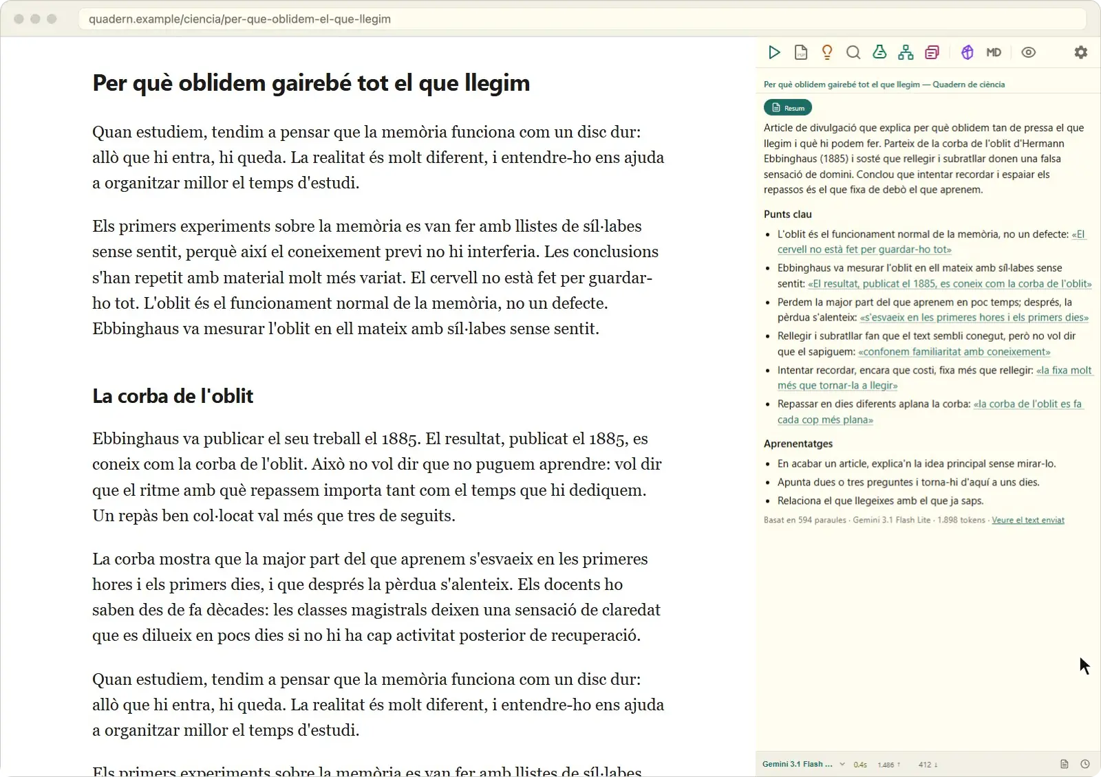 Un article obert al navegador amb Resumir a la barra lateral. El resum té punts clau que acaben amb cites; s'ha clicat la cita «la fixa molt més que tornar-la a llegir» i l'article la mostra ressaltada en groc.